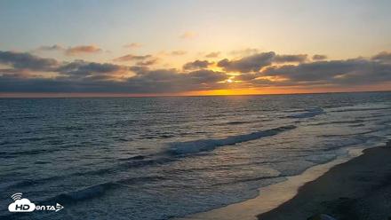 Carlsbad Beach Surf Live Webcam - May 30, 2026, 7:40pm PDT