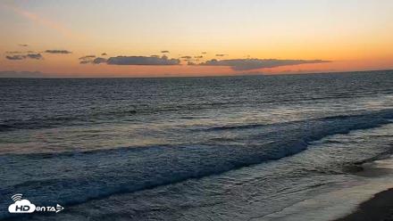 Carlsbad Beach Surf Live Webcam - Apr 27, 2026, 7:36pm PDT