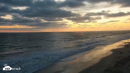 Carlsbad Beach Surf Live Webcam - May 25, 2026, 8:06pm PDT