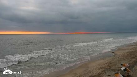 Carlsbad Beach Surf Live Webcam - May 23, 2026, 7:39pm PDT