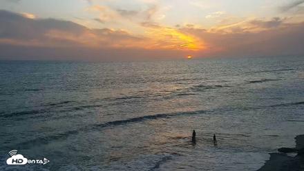 Carlsbad Beach Surf Live Webcam - Apr 18, 2026, 7:21pm PDT