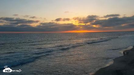 Carlsbad Beach Surf Live Webcam - May 30, 2026, 7:45pm PDT
