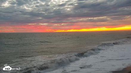 Carlsbad Beach Surf Live Webcam - Sep 7, 2026, 7:21pm PDT