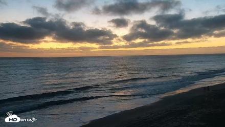 Carlsbad Beach Surf Live Webcam - Aug 31, 2026, 7:45pm PDT