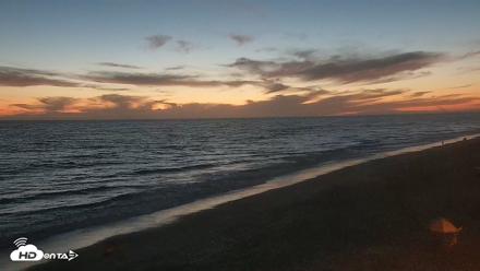 Carlsbad Beach Surf Live Webcam - Aug 17, 2026, 8:07pm PDT