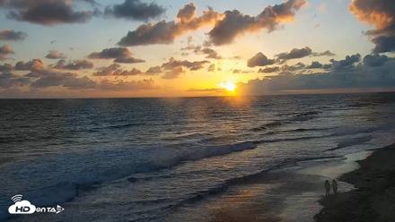 Carlsbad Beach Surf Live Webcam - May 27, 2026, 7:45pm PDT