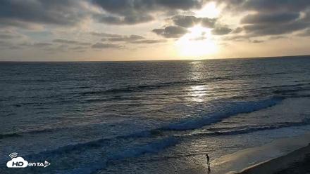 Carlsbad Beach Surf Live Webcam - Apr 29, 2026, 7:02pm PDT