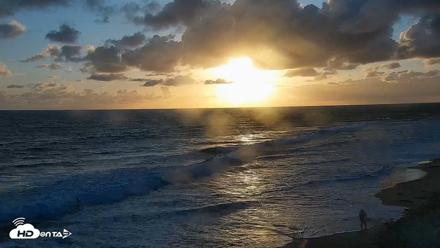 Carlsbad Beach Surf Live Webcam - May 27, 2026, 7:30pm PDT