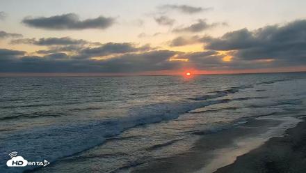 Carlsbad Beach Surf Live Webcam - May 30, 2026, 7:52pm PDT