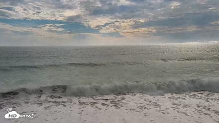 Carlsbad Beach Surf Live Webcam - Sep 7, 2026, 4:27pm PDT