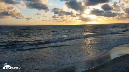 Carlsbad Beach Surf Live Webcam - May 5, 2026, 7:12pm PDT