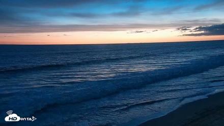 Carlsbad Beach Surf Live Webcam - Apr 20, 2026, 7:55pm PDT