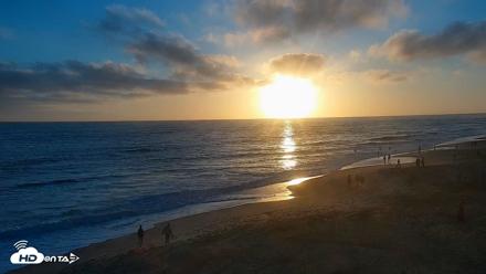 Carlsbad Beach Surf Live Webcam - Jul 7, 2026, 7:47pm PDT