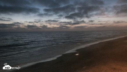 Carlsbad Beach Surf Live Webcam - Aug 18, 2026, 8:19pm PDT