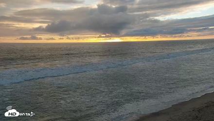 Carlsbad Beach Surf Live Webcam - Apr 12, 2026, 6:59pm PDT