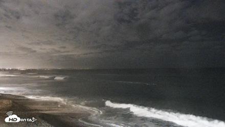 Carlsbad Beach Surf Live Webcam - Oct 20, 2026, 7:45pm PDT