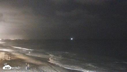Carlsbad Beach Surf Live Webcam - Jul 31, 2026, 9:28pm PDT