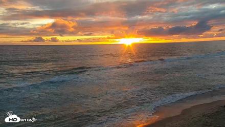 Carlsbad Beach Surf Live Webcam - Apr 12, 2026, 7:17pm PDT