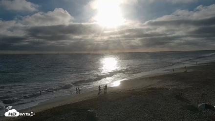 Carlsbad Beach Surf Live Webcam - Jul 5, 2026, 7:09pm PDT