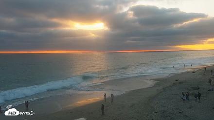 Carlsbad Beach Surf Live Webcam - Jun 26, 2026, 7:39pm PDT
