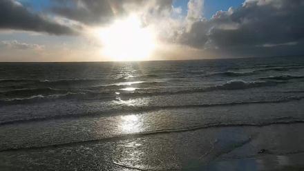 Carlsbad Beach Surf Live Webcam - Feb 16, 2026, 5:12pm PST