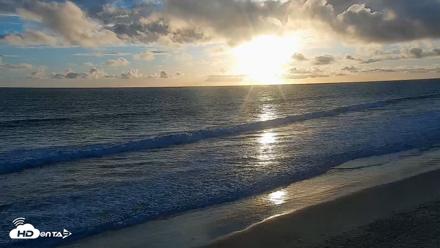 Carlsbad Beach Surf Live Webcam - Apr 21, 2026, 7:10pm PDT