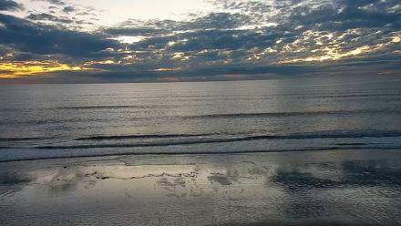 Carlsbad Beach Surf Live Webcam - Jan 6, 2026, 5:14pm PST