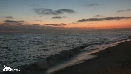 Carlsbad Beach Surf Live Webcam - Aug 11, 2026, 8:14pm PDT