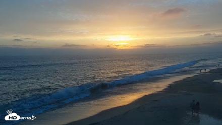 Carlsbad Beach Surf Live Webcam - Jul 25, 2026, 7:49pm PDT