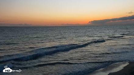 Carlsbad Beach Surf Live Webcam - Apr 26, 2026, 7:36pm PDT