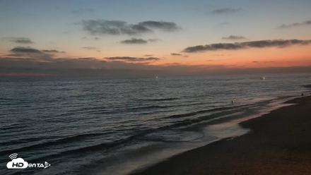 Carlsbad Beach Surf Live Webcam - Aug 11, 2026, 8:15pm PDT