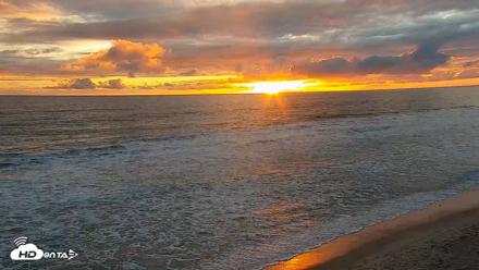 Carlsbad Beach Surf Live Webcam - Apr 12, 2026, 7:14pm PDT