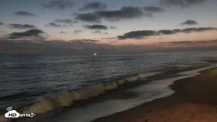 Carlsbad Beach Surf Live Webcam - Aug 11, 2026, 8:23pm PDT