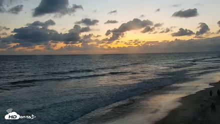 Carlsbad Beach Surf Live Webcam - May 27, 2026, 7:57pm PDT