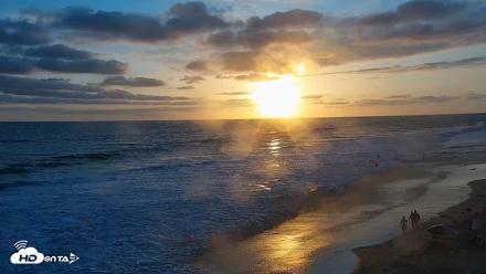 Carlsbad Beach Surf Live Webcam - May 25, 2026, 7:34pm PDT