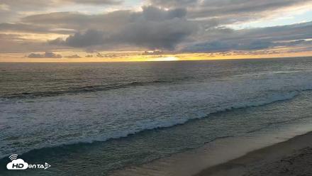 Carlsbad Beach Surf Live Webcam - Apr 12, 2026, 6:59pm PDT