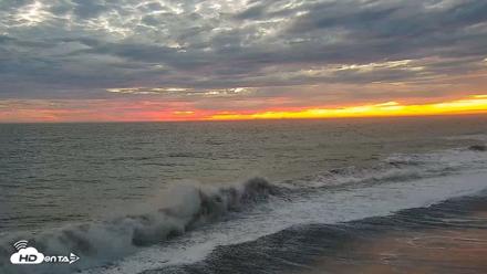 Carlsbad Beach Surf Live Webcam - Sep 7, 2026, 7:22pm PDT