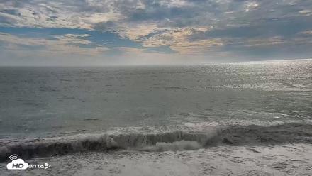 Carlsbad Beach Surf Live Webcam - Sep 7, 2026, 4:27pm PDT