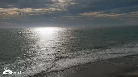 Carlsbad Beach Surf Live Webcam - Sep 7, 2026, 5:13pm PDT