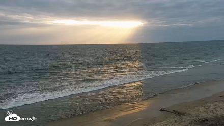 Carlsbad Beach Surf Live Webcam - May 3, 2026, 6:56pm PDT