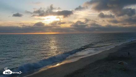 Carlsbad Beach Surf Live Webcam - Aug 12, 2026, 7:09pm PDT