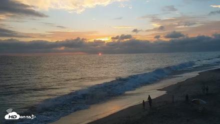 Carlsbad Beach Surf Live Webcam - Aug 12, 2026, 7:37pm PDT