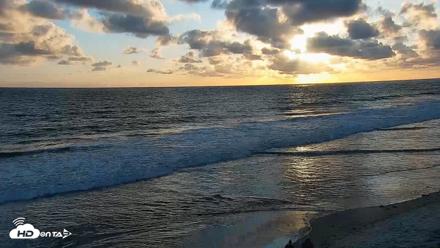 Carlsbad Beach Surf Live Webcam - May 5, 2026, 7:11pm PDT