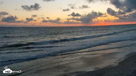Carlsbad Beach Surf Live Webcam - May 5, 2026, 7:38pm PDT