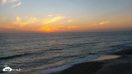 Carlsbad Beach Surf Live Webcam - Sep 19, 2026, 6:50pm PDT