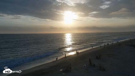 Carlsbad Beach Surf Live Webcam - Jul 18, 2026, 7:29pm PDT