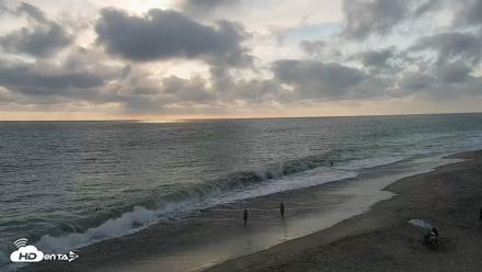 Carlsbad Beach Surf Live Webcam - Aug 10, 2026, 6:42pm PDT