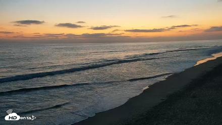 Carlsbad Beach Surf Live Webcam - May 10, 2026, 8:05pm PDT