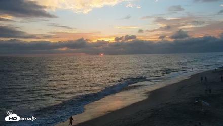 Carlsbad Beach Surf Live Webcam - Aug 12, 2026, 7:37pm PDT