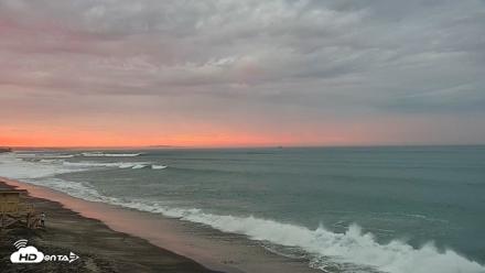 Carlsbad Beach Surf Live Webcam - Sep 6, 2026, 6:23am PDT